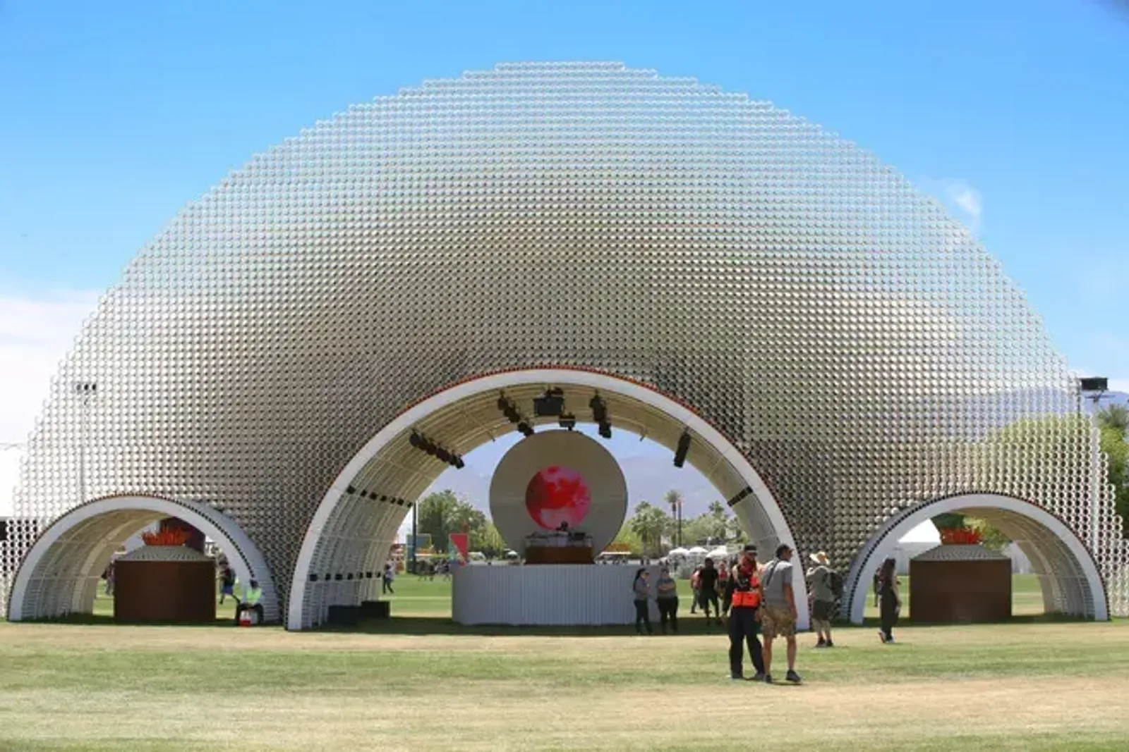 Instalasi Seni Megah yang Menghiasi Festival Coachella 2022