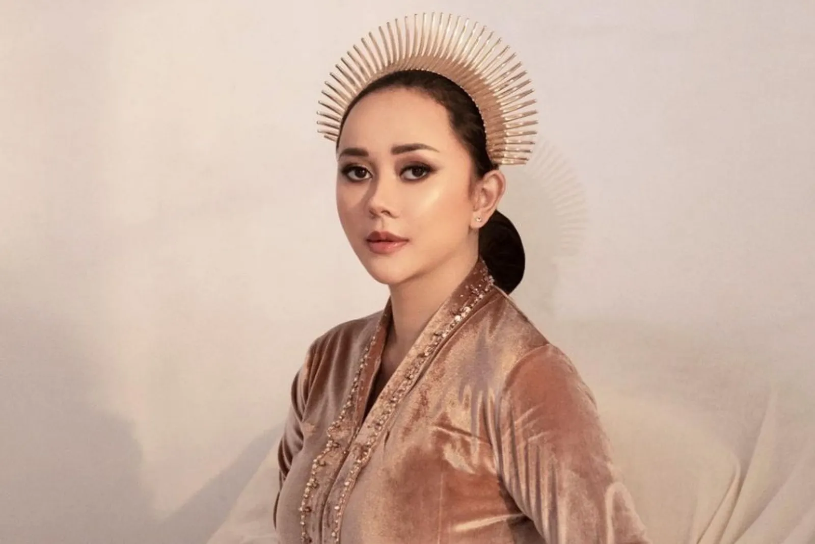 Rayakan Hari Kartini, Intip Potret Artis Saat Kenakan Kebaya