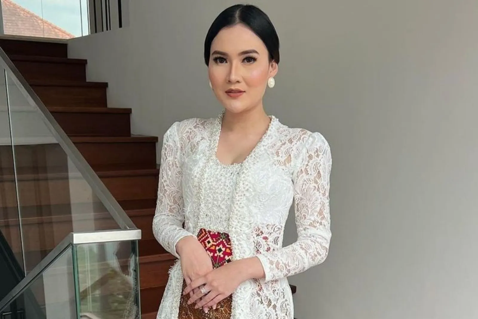 Rayakan Hari Kartini, Intip Potret Artis Saat Kenakan Kebaya