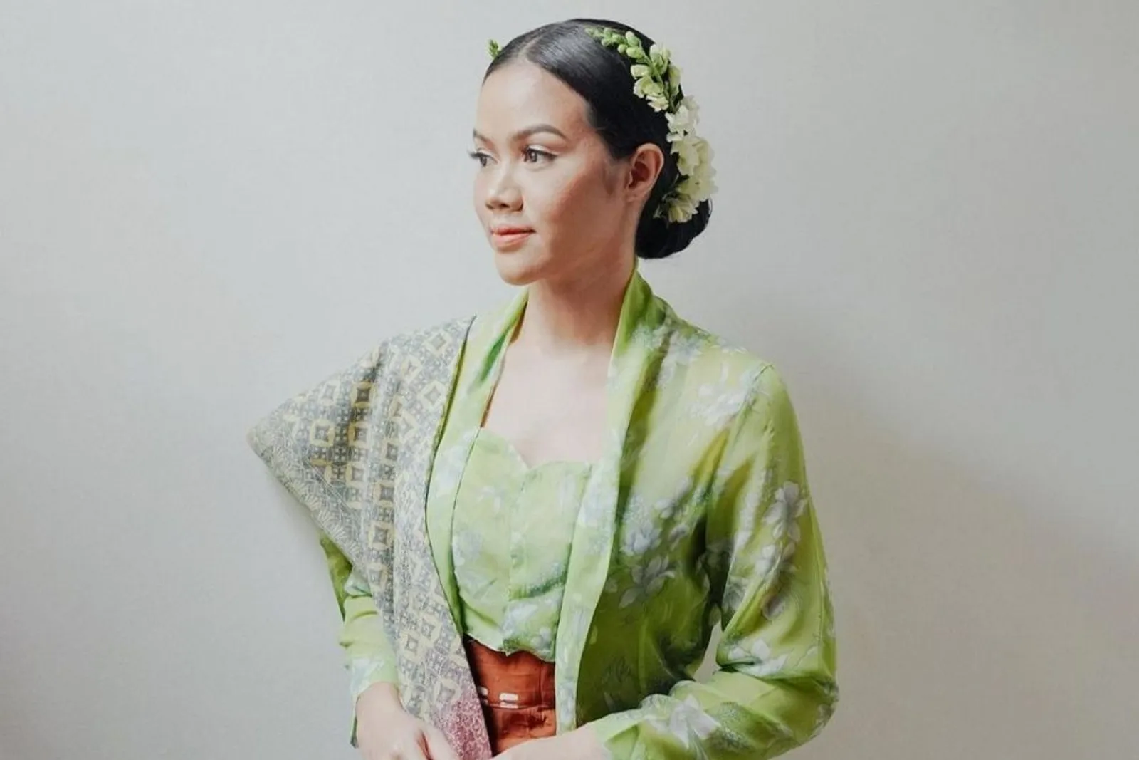 Rayakan Hari Kartini, Intip Potret Artis Saat Kenakan Kebaya