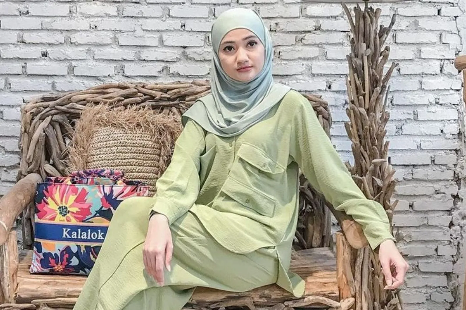 Potret Memesona 7 Artis Blasteran yang Kini Kenakan Hijab
