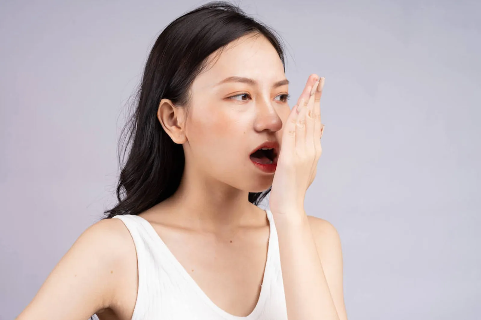 7 Cara Menjaga Kesegaran Napas Selama Puasa, Biar Nggak Bau Mulut!