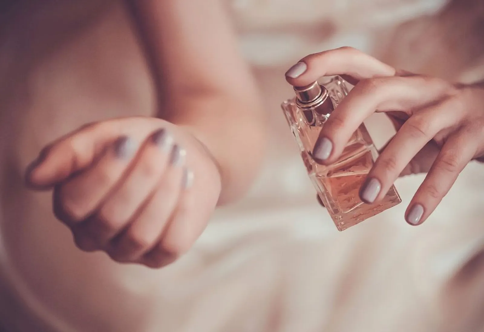 7 Rekomendasi Parfum Wanita dengan Aroma Mewah dan Elegan