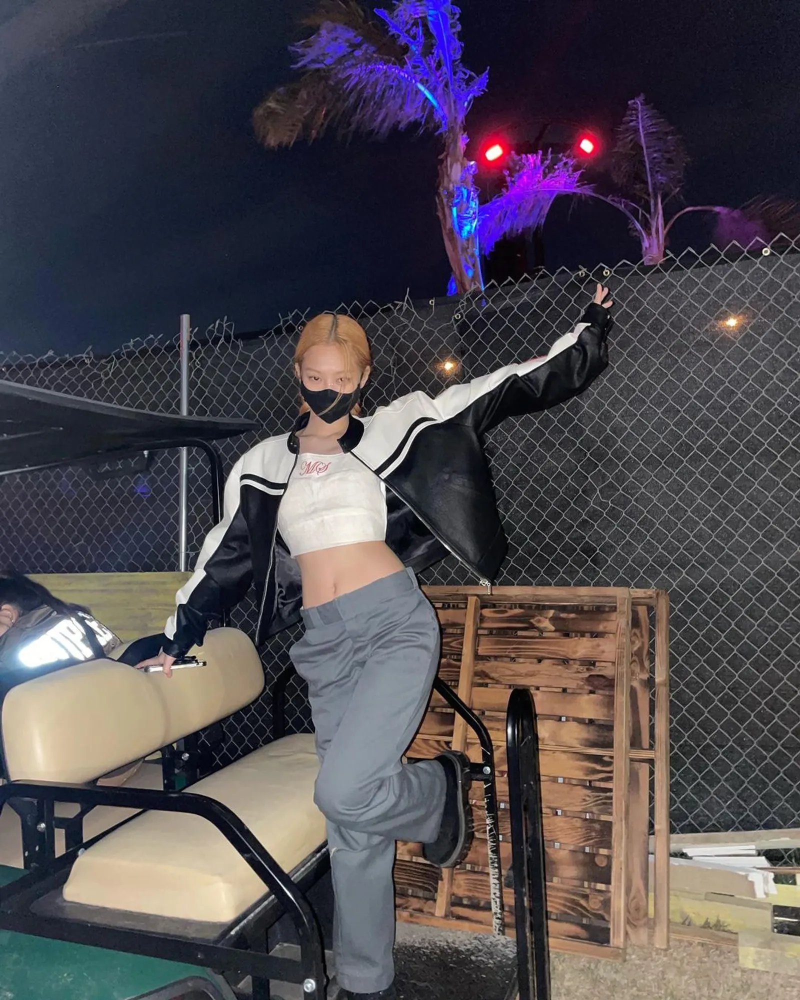 Jennie BLACKPINK Nikmati Momen Coachella Pakai Baju Backless