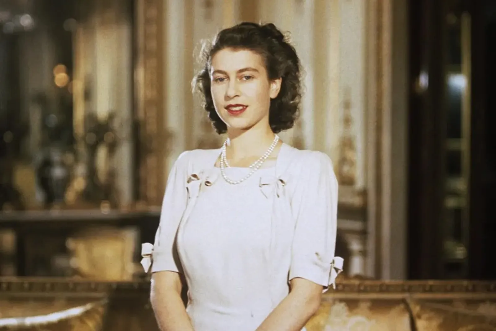7 Gaya Ratu Elizabeth Semasa Remaja, Modis dari Dulu!