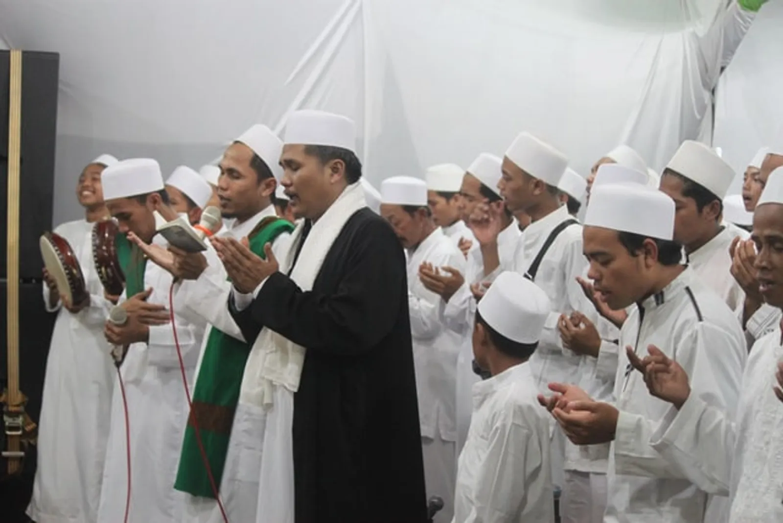 5 Tradisi Unik Masyarakat Indonesia Saat Ramadan, Salat Tarawih 8 Jam