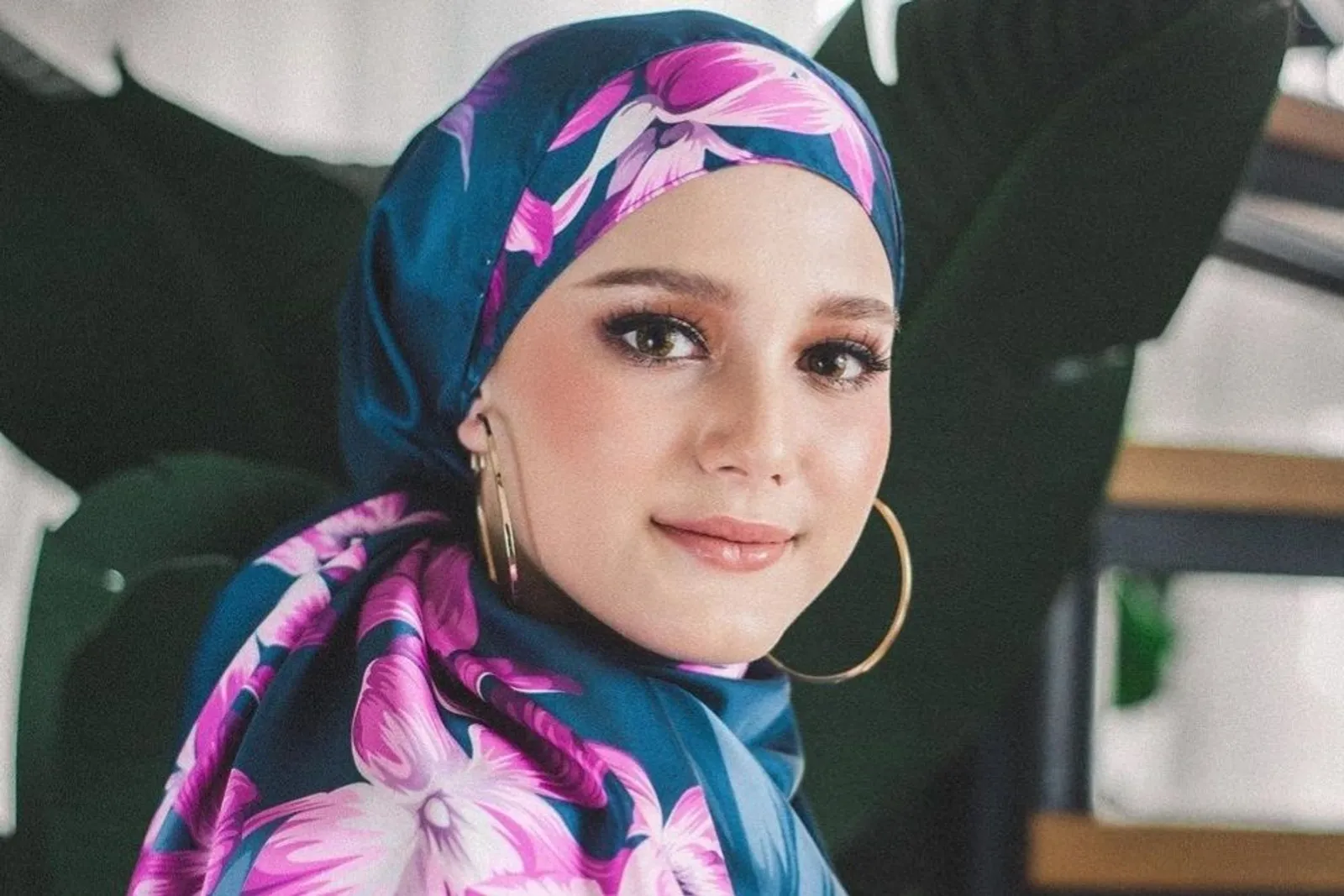 Manisnya 7 Potret Yasmine Ow Kenakan Hijab, Bikin Hati Adem!