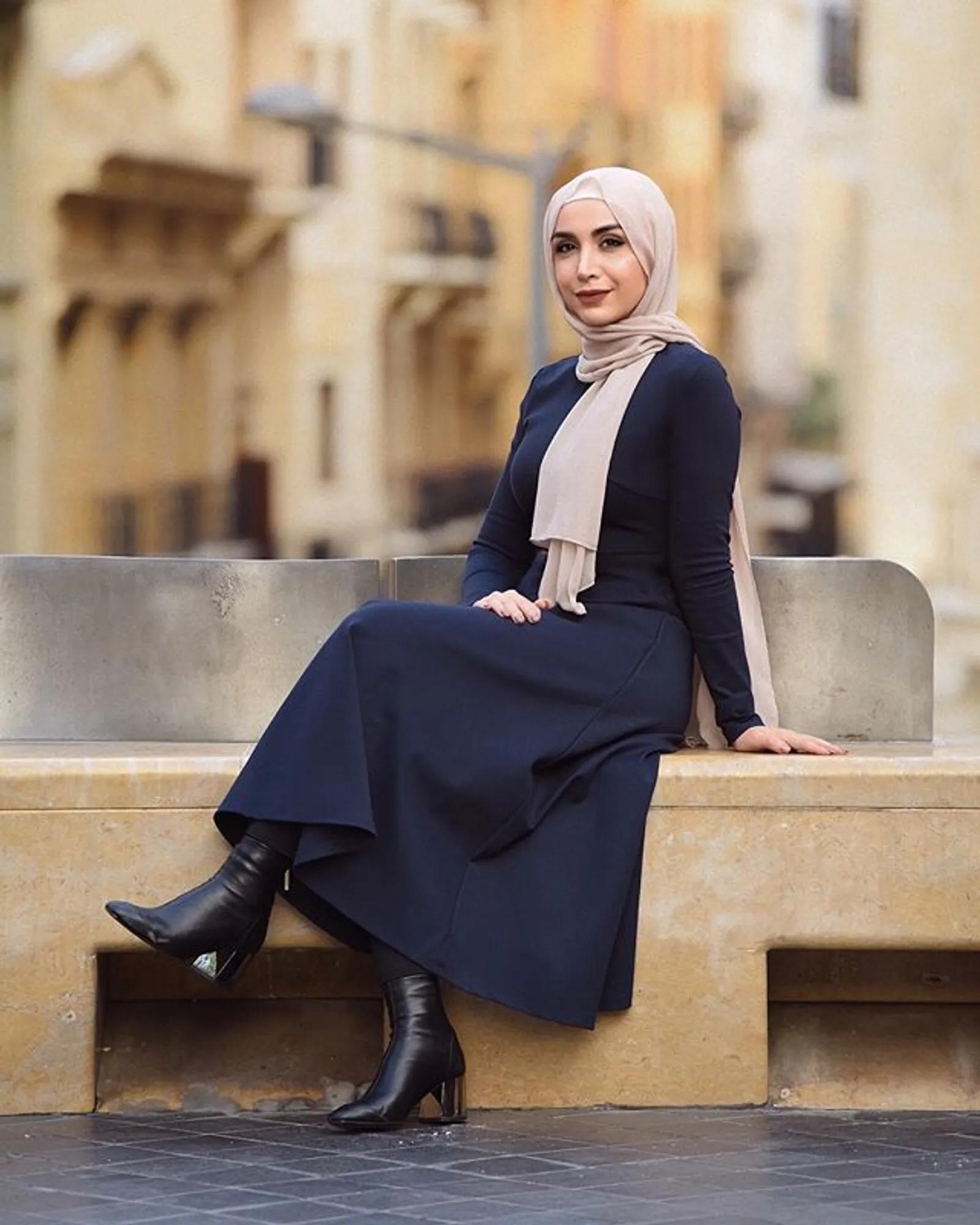 Rekomendasi Warna Hijab yang Cocok untuk Baju Hitam