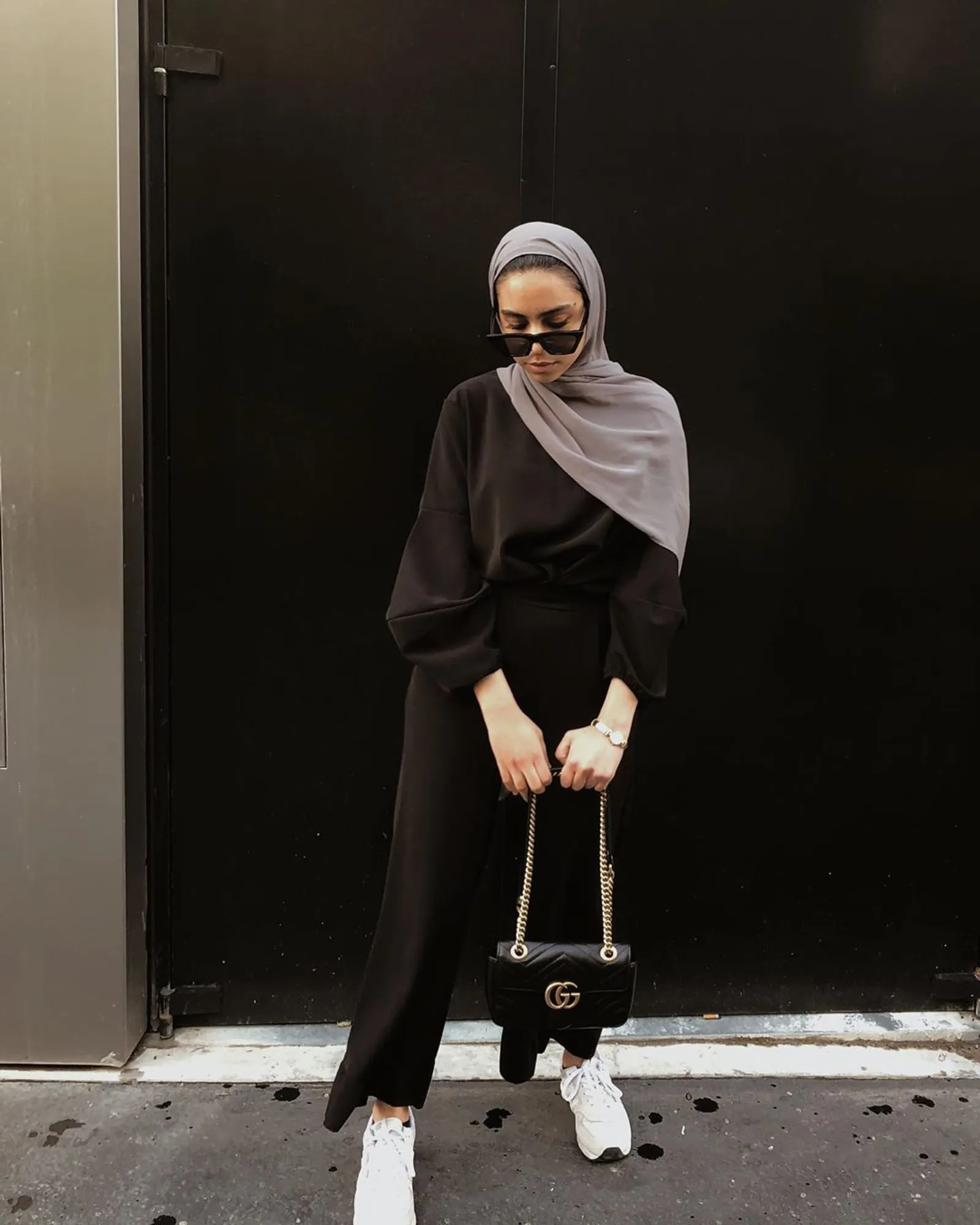 Rekomendasi Warna Hijab yang Cocok untuk Baju Hitam