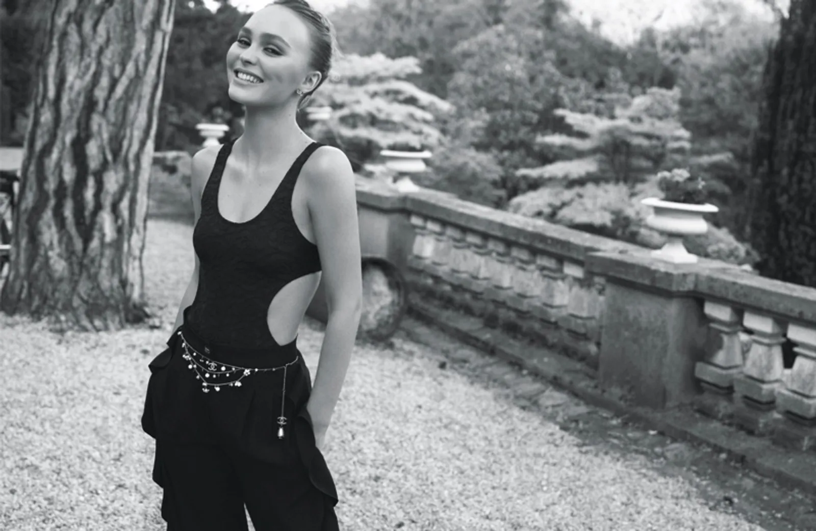 Duta Chanel, Intip Gaya Lily-Rose Depp di Kampanye Fashion Mewah