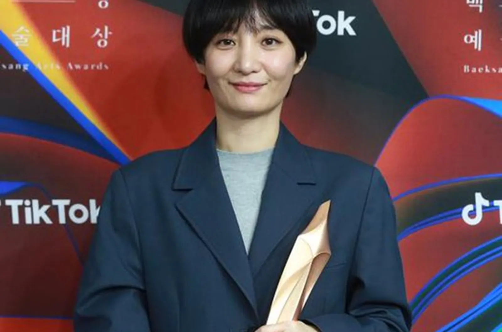 Daftar Pemenang Baeksang Arts Award 2022, Kim Tae Ri Sabet 2 Trofi!