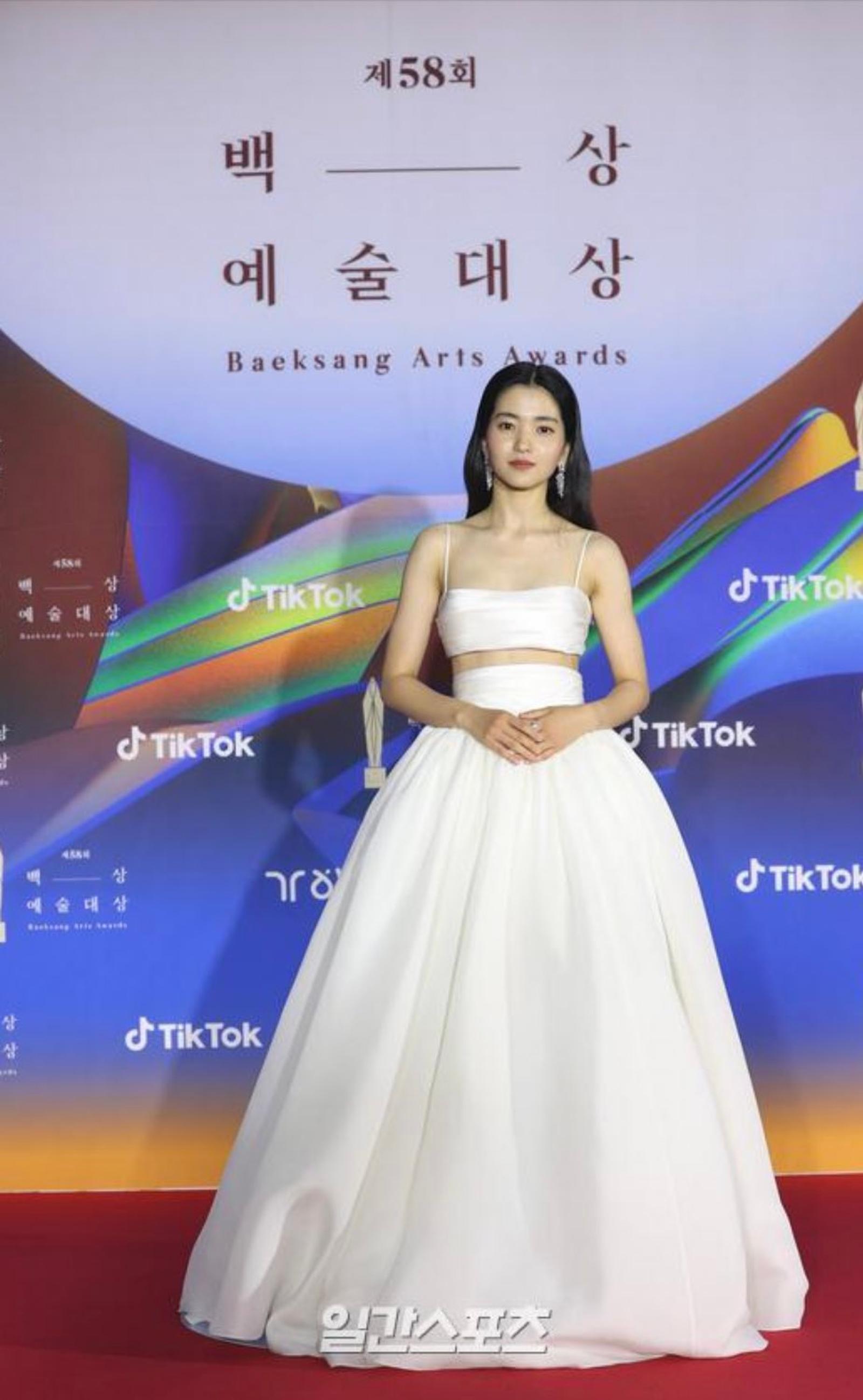 Gaya Para Artis Perempuan di Karpet Merah Baeksang Arts Awards 2022