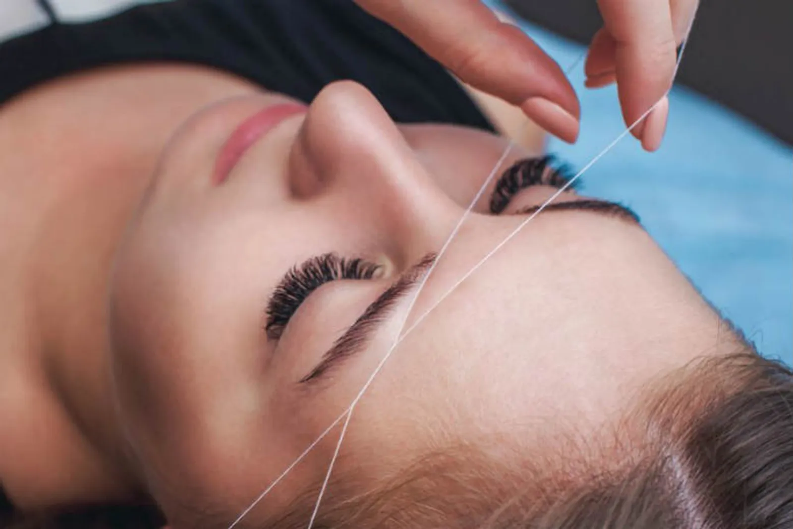 6 Cara Efektif Menghilangkan Bulu Halus di Wajah 