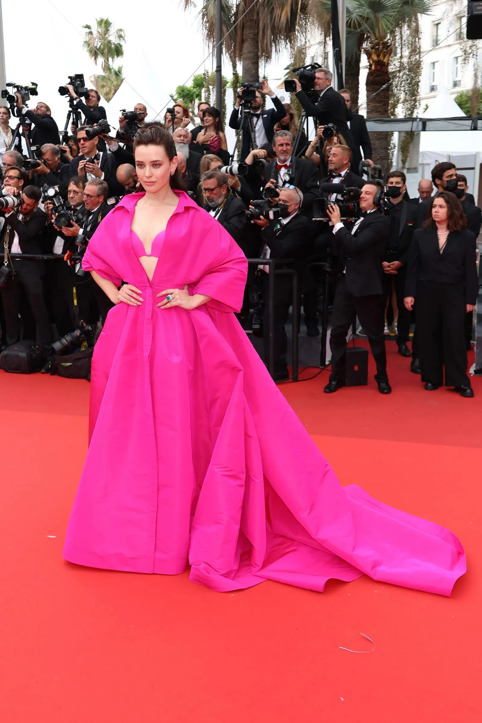 15 Gaya Artis Perempuan di Karpet Merah Cannes Film Festival 2022