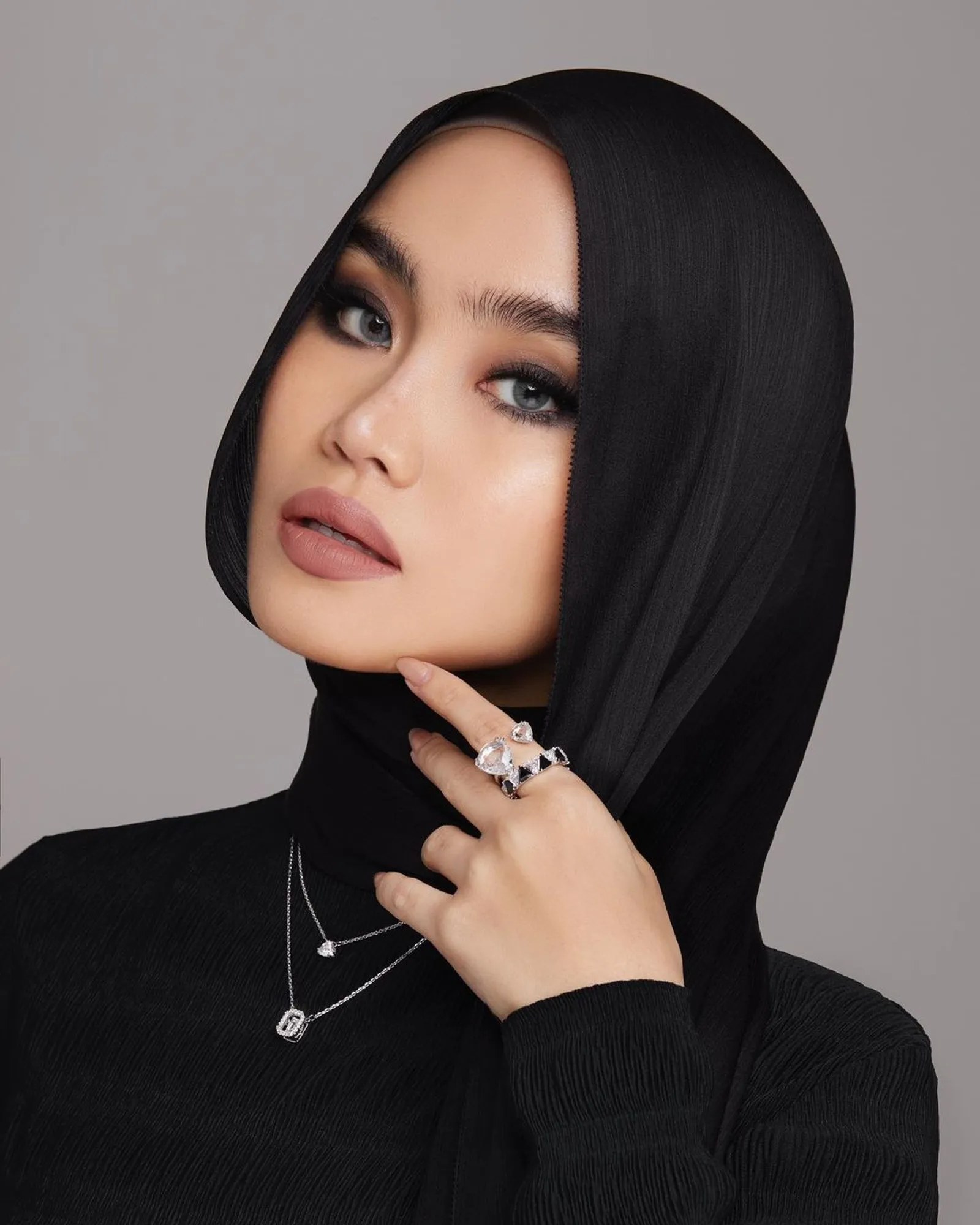 Ide Gaya Hijab Simpel Tanpa Jarum Pentul