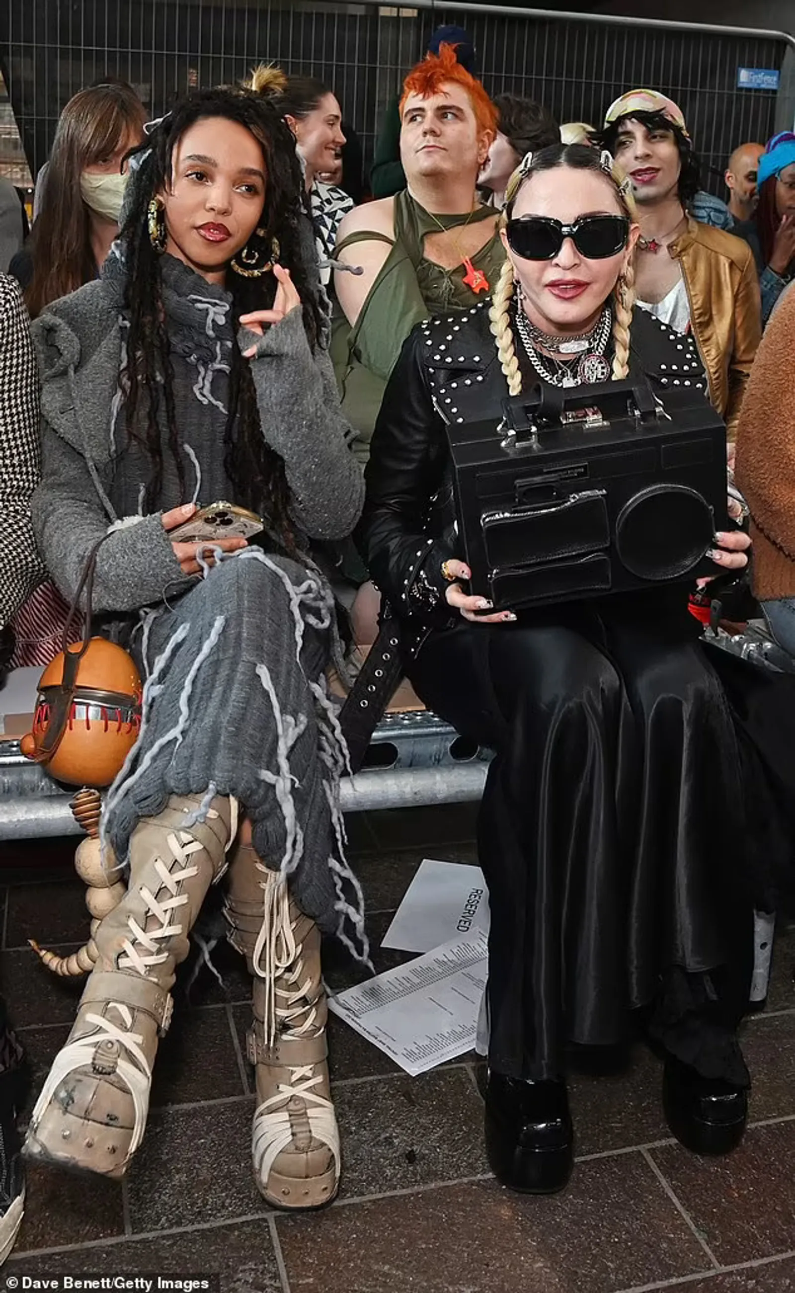 Gaya Nyentrik Madonna & FKA Twigs di Sebuah Fashion Show
