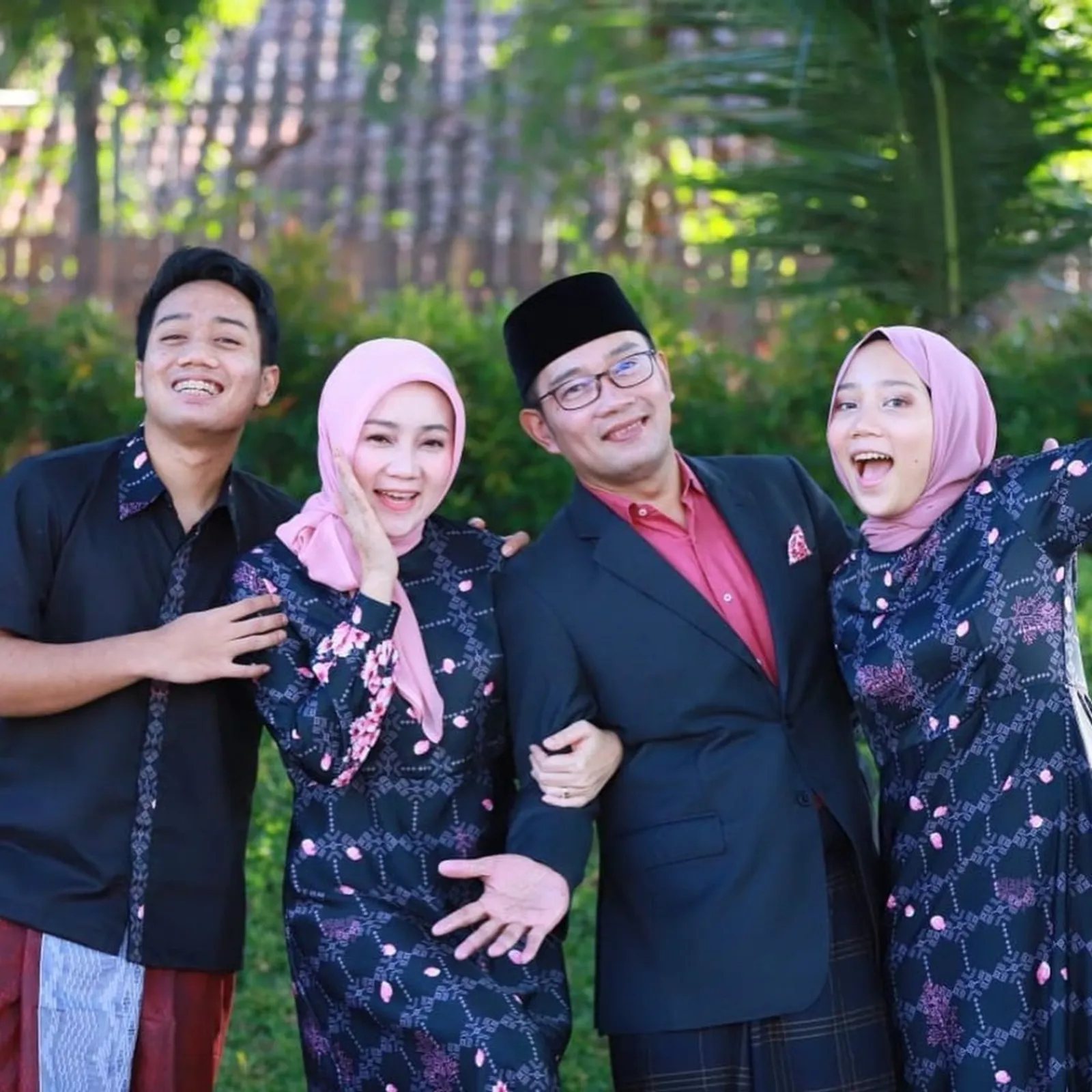 Anak Ridwan Kamil Ditemukan, Ini 7 Potret Hangat Keluarganya