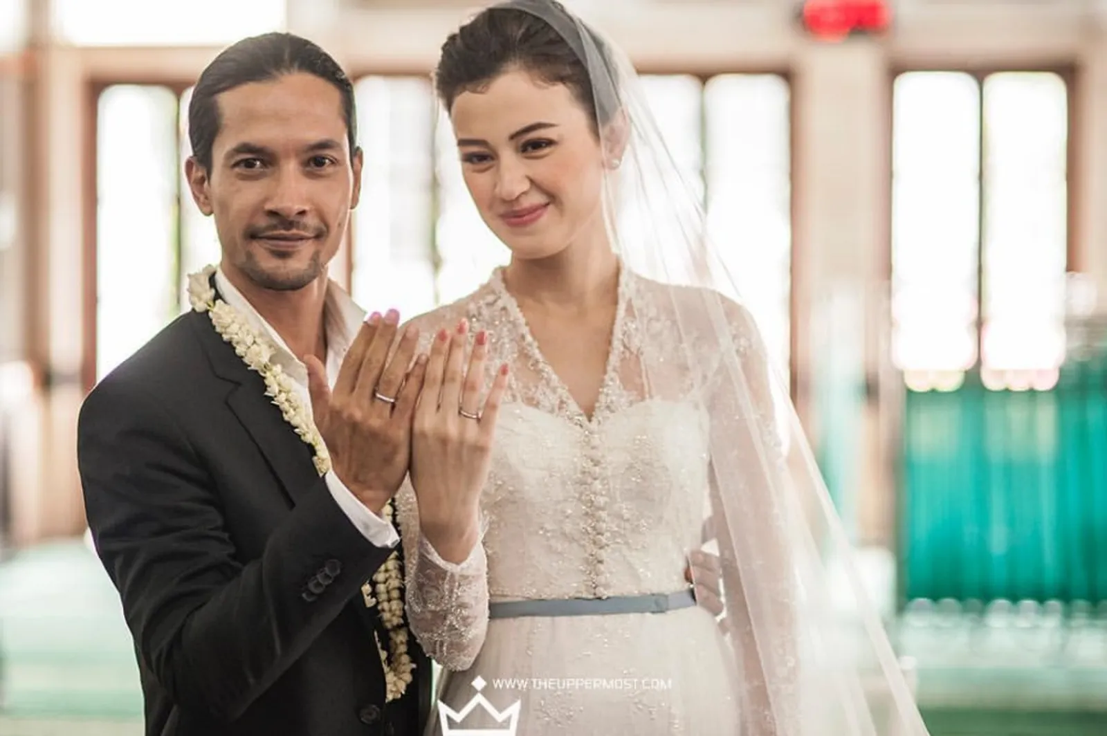 Syahdu! Intip 8 Potret Pernikahan Para Pemain Film ‘Perahu Kertas’