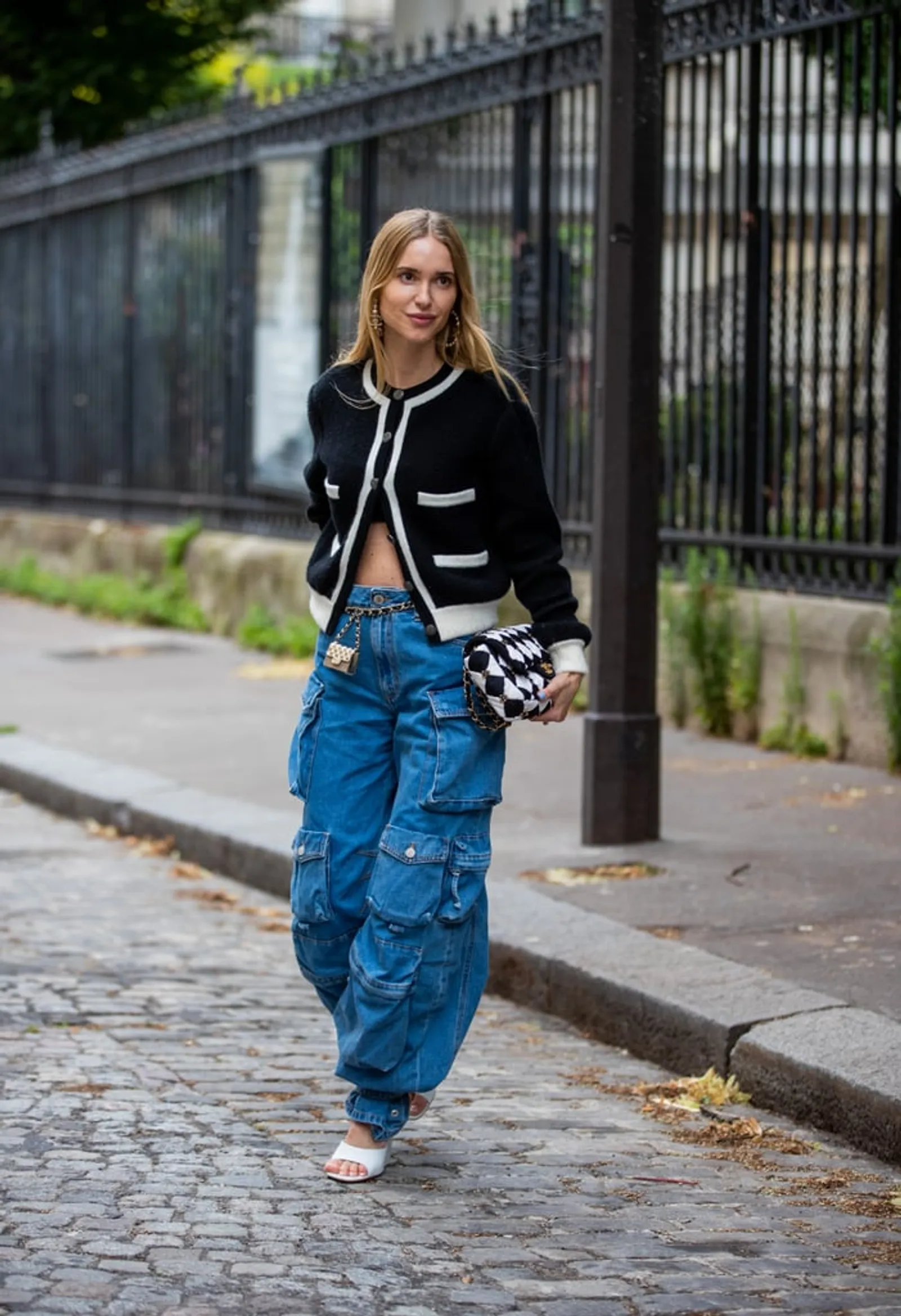 Inspirasi Padu-padan Baggy Jeans yang Trendi