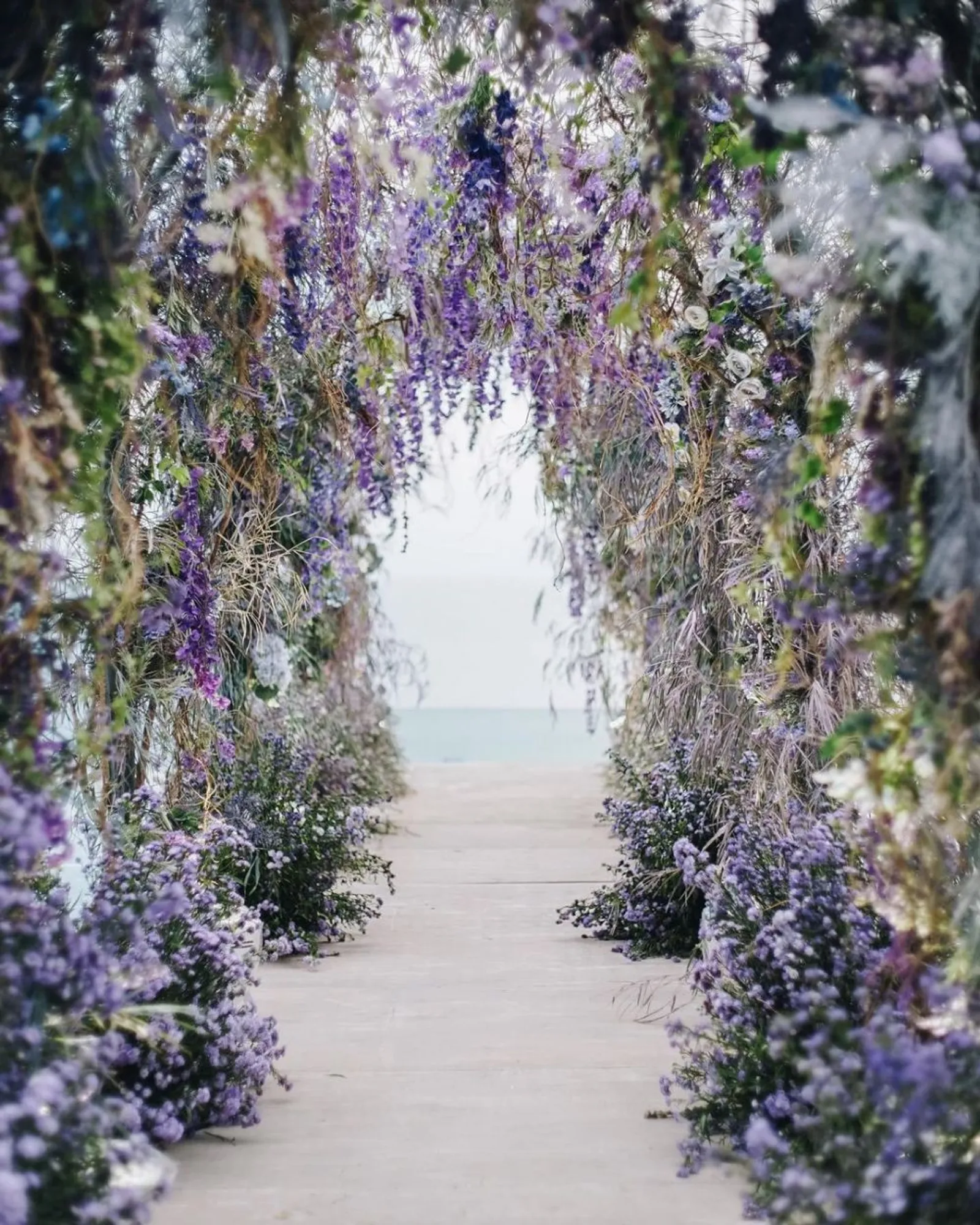 9 Dekorasi Resepsi Maudy Ayunda di Bali, Bak Ladang Lavender