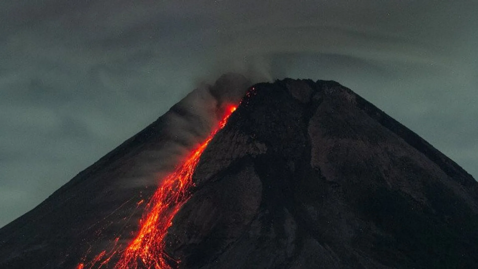 Gunung Merapi Berstatus Siaga, Ini 5 Faktanya!