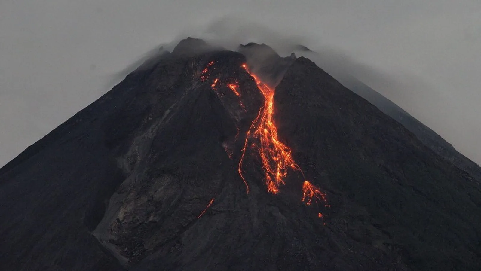 Gunung Merapi Berstatus Siaga, Ini 5 Faktanya!