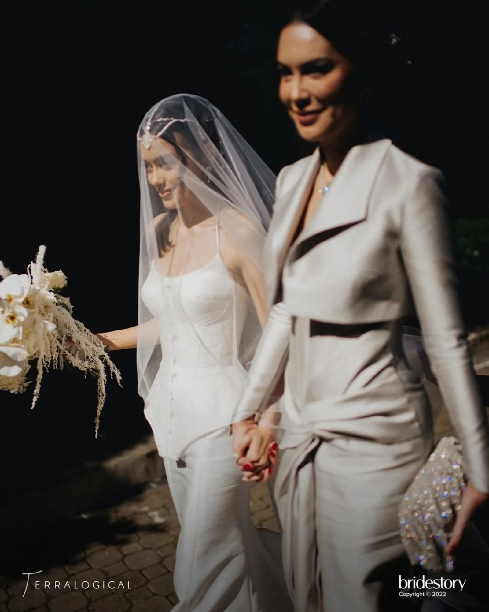 Didampingi Sophia Latjuba, Ini 8 Momen Pernikahan Eva Celia