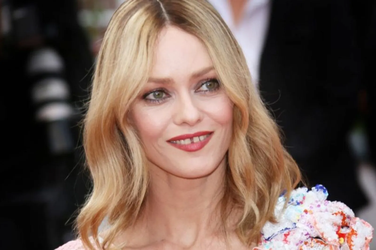 Tak Pernah Dinikahi Johnny Depp, Begini Pesona Vanessa Paradis