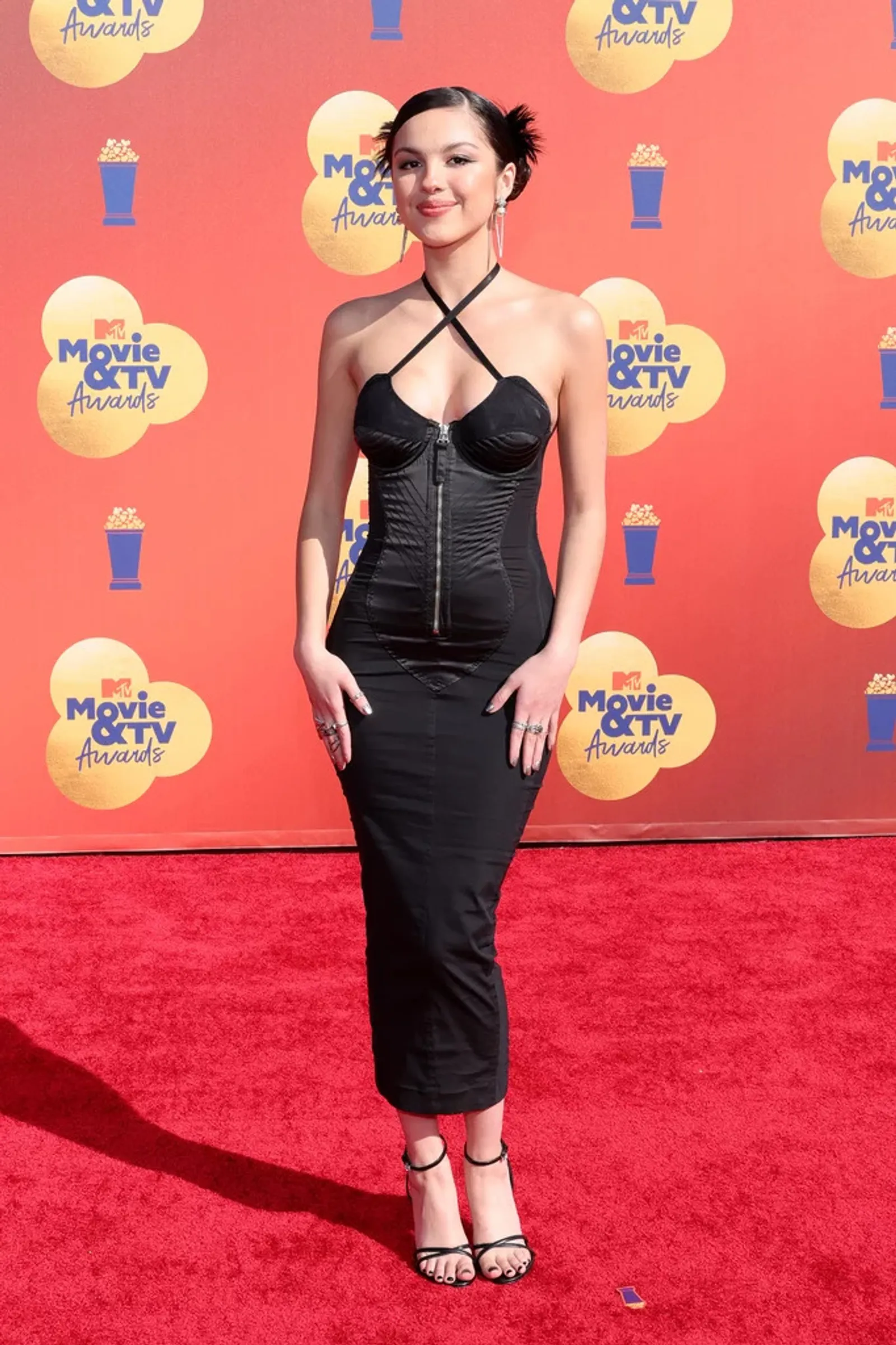 Aksi Olivia Rodrigo Pakai Dress Seksi di MTV Movie & TV Awards 2022