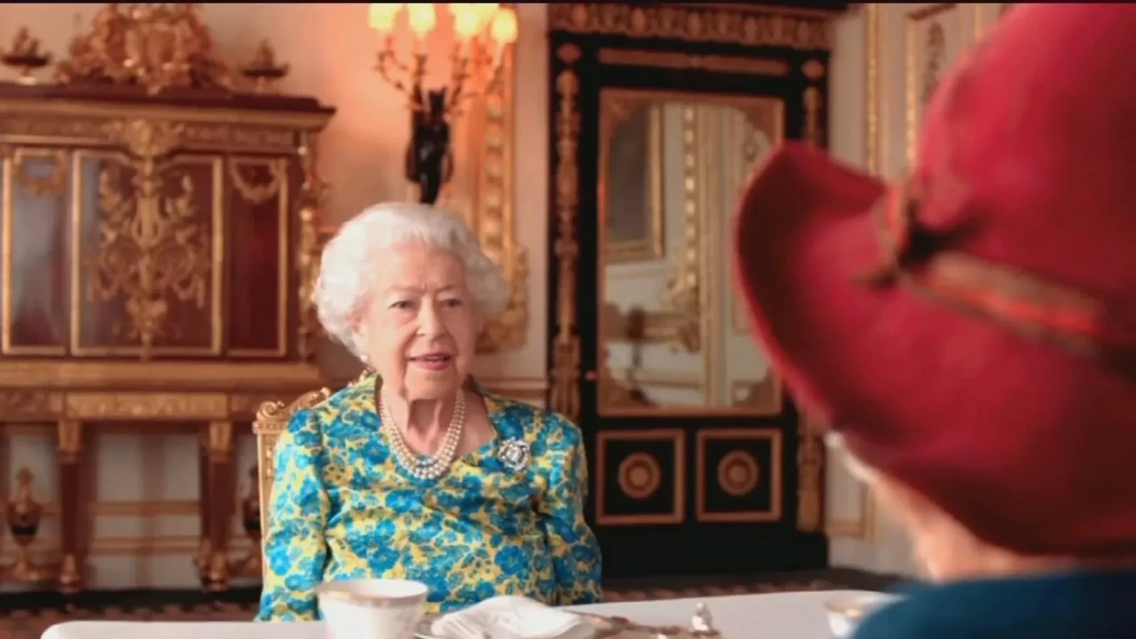 Gaya Ratu Elizabeth di Video 'Kejutan' Jubilee Bersama Paddington