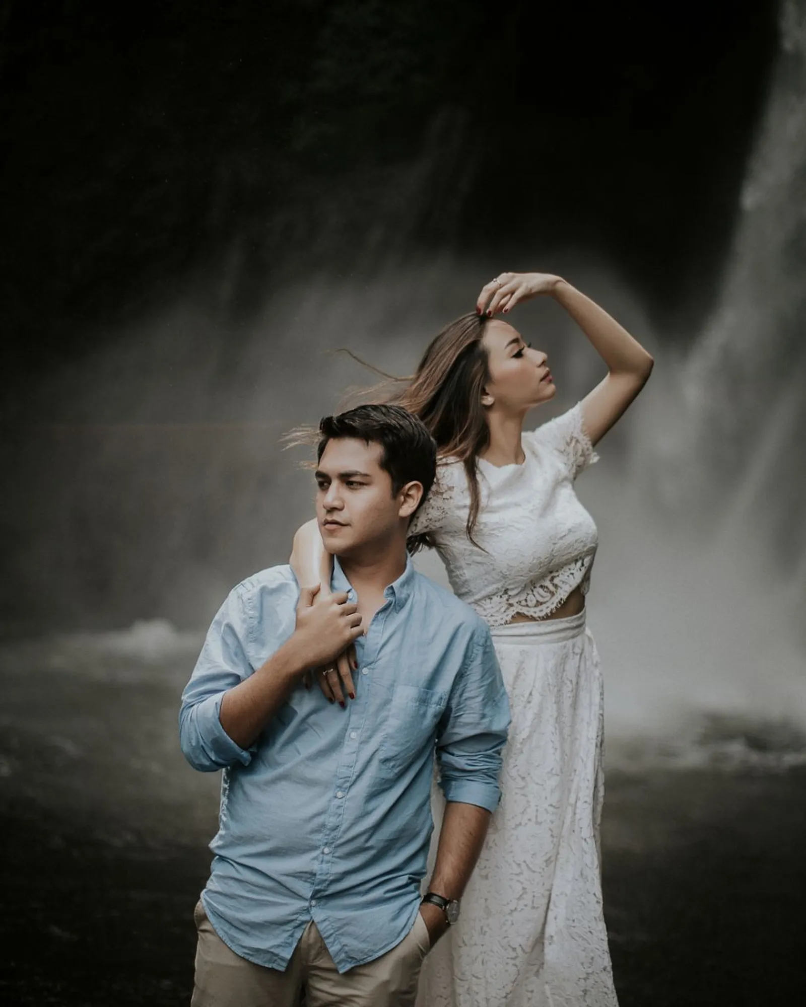 7 Potret Pre-Wedding Pasangan yang Cinlok di FTV, Romantis!