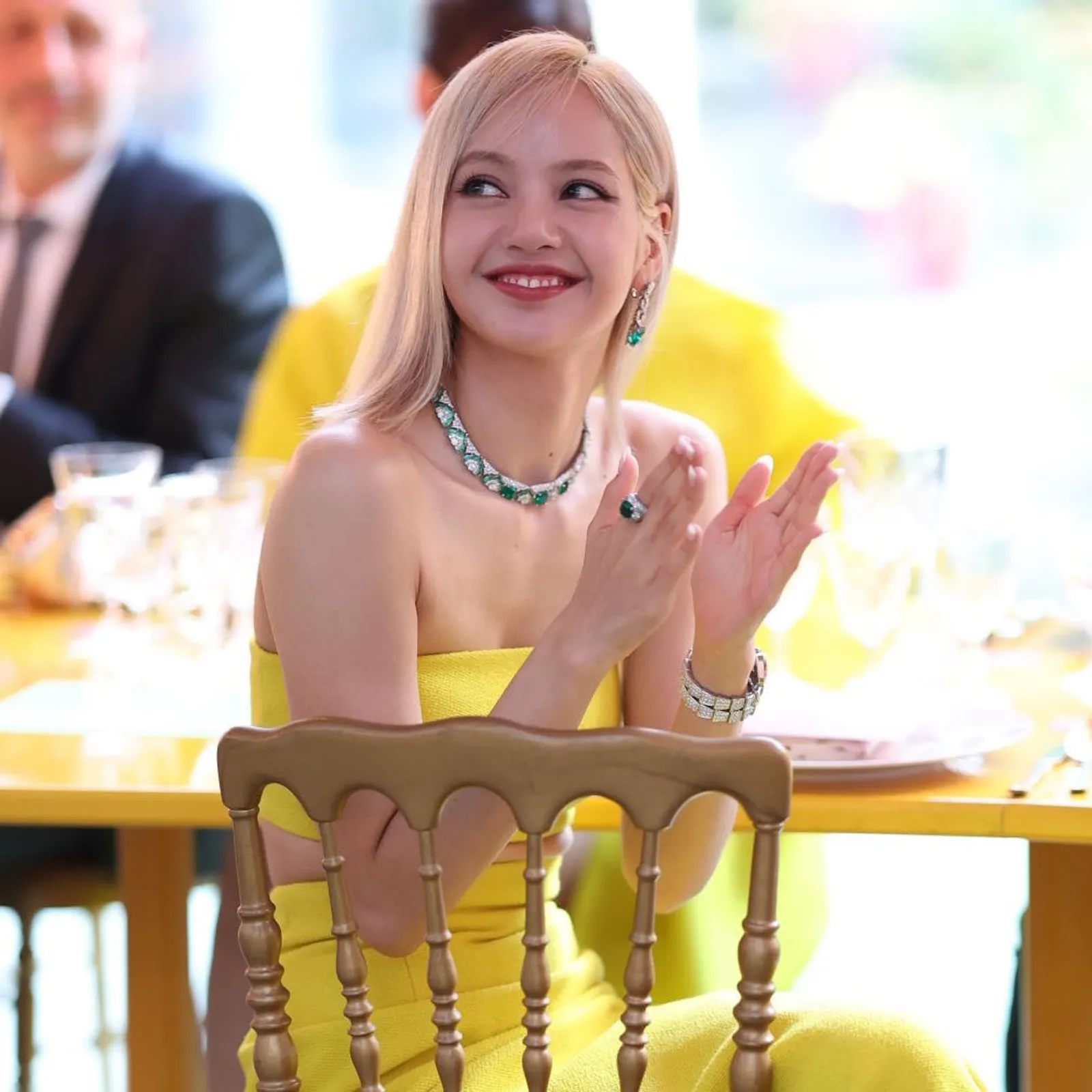 Lisa 'BLACKPINK' Tampil Mewah dan Nyentrik di Acara BVLGARI