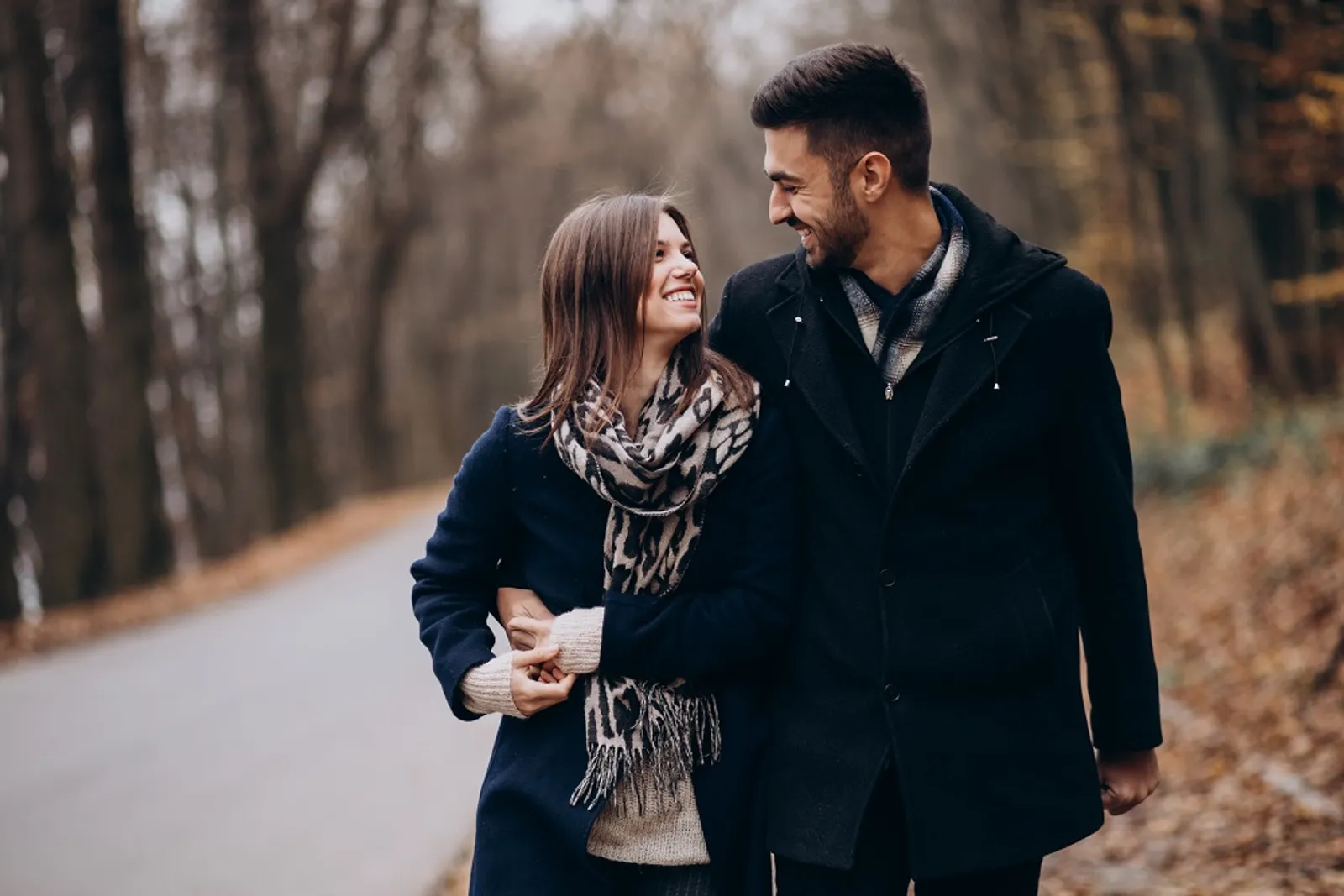 10 Kewajiban Suami terhadap Istri, Memuliakan dan Sayangi dengan Tulus
