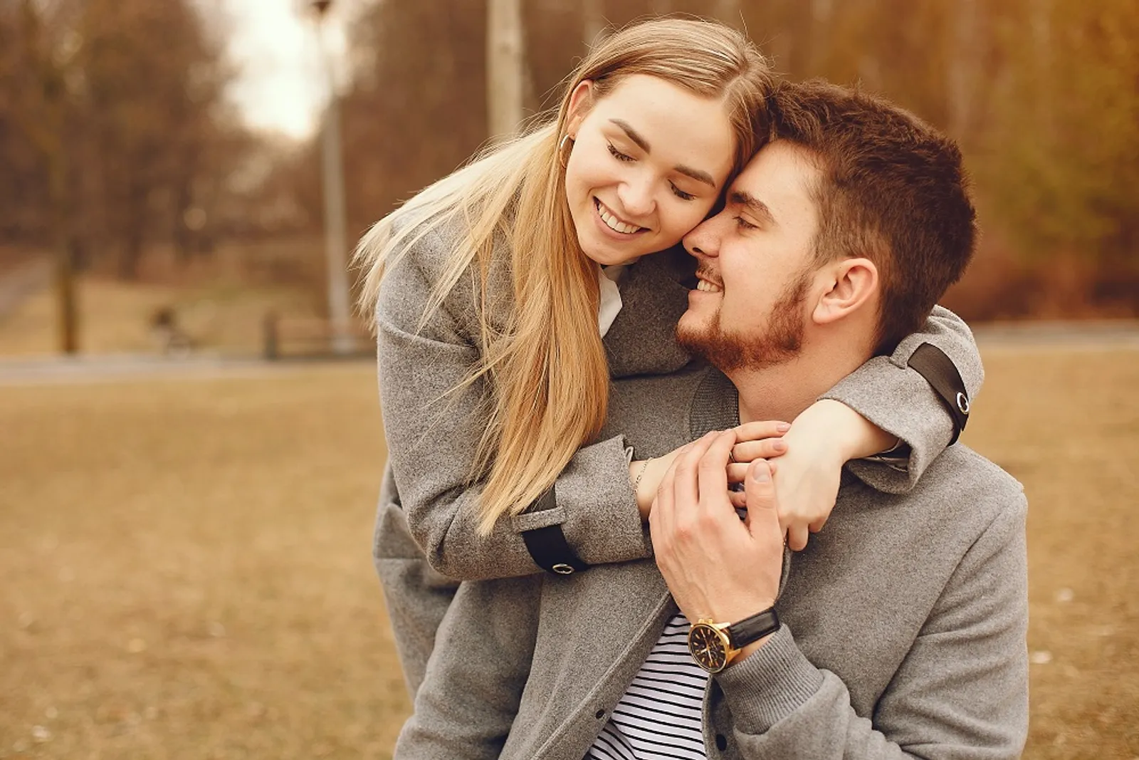 6 Cara Meminta Dukungan Emosional dari Pasangan 