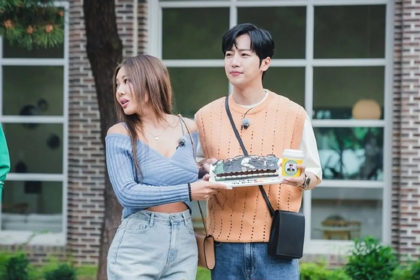 Sering Tampil Mesra, Agensi Bantah Lee Sang Yeob dan Jessi Pacaran