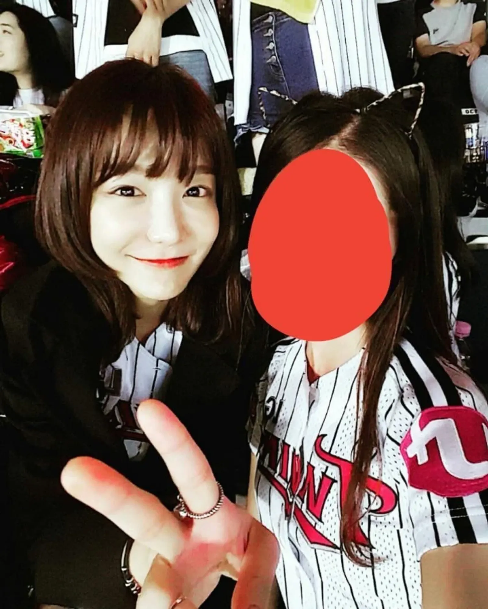 Ada Hyeri, 5 Seleb Korea Ini Punya Pengalaman Buruk Foto dengan Fans