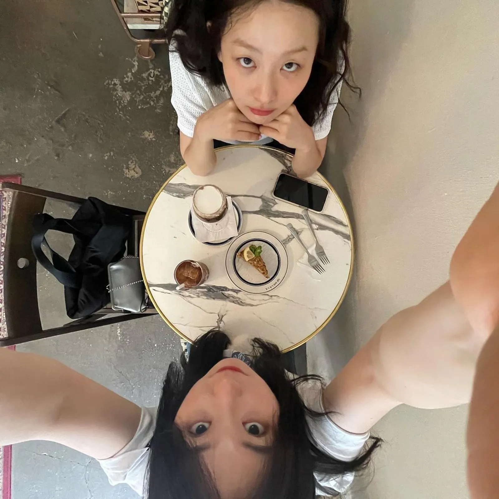 Bak Anak Kembar, 7 Potret Persahabatan Seulgi 'Red Velvet' & Chaeyeon