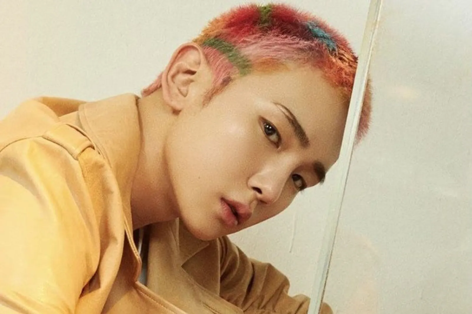 7 Idol Kpop Cowok yang Lebih Maskulin dengan Rambut Pendek