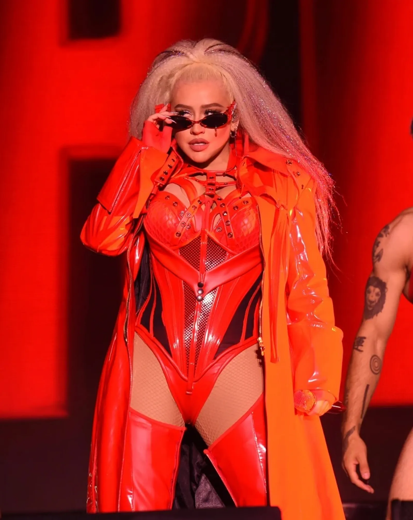 Gaya Seksi Christina Aguilera di Panggung, Pakai Kostum 'Tak Senonoh'