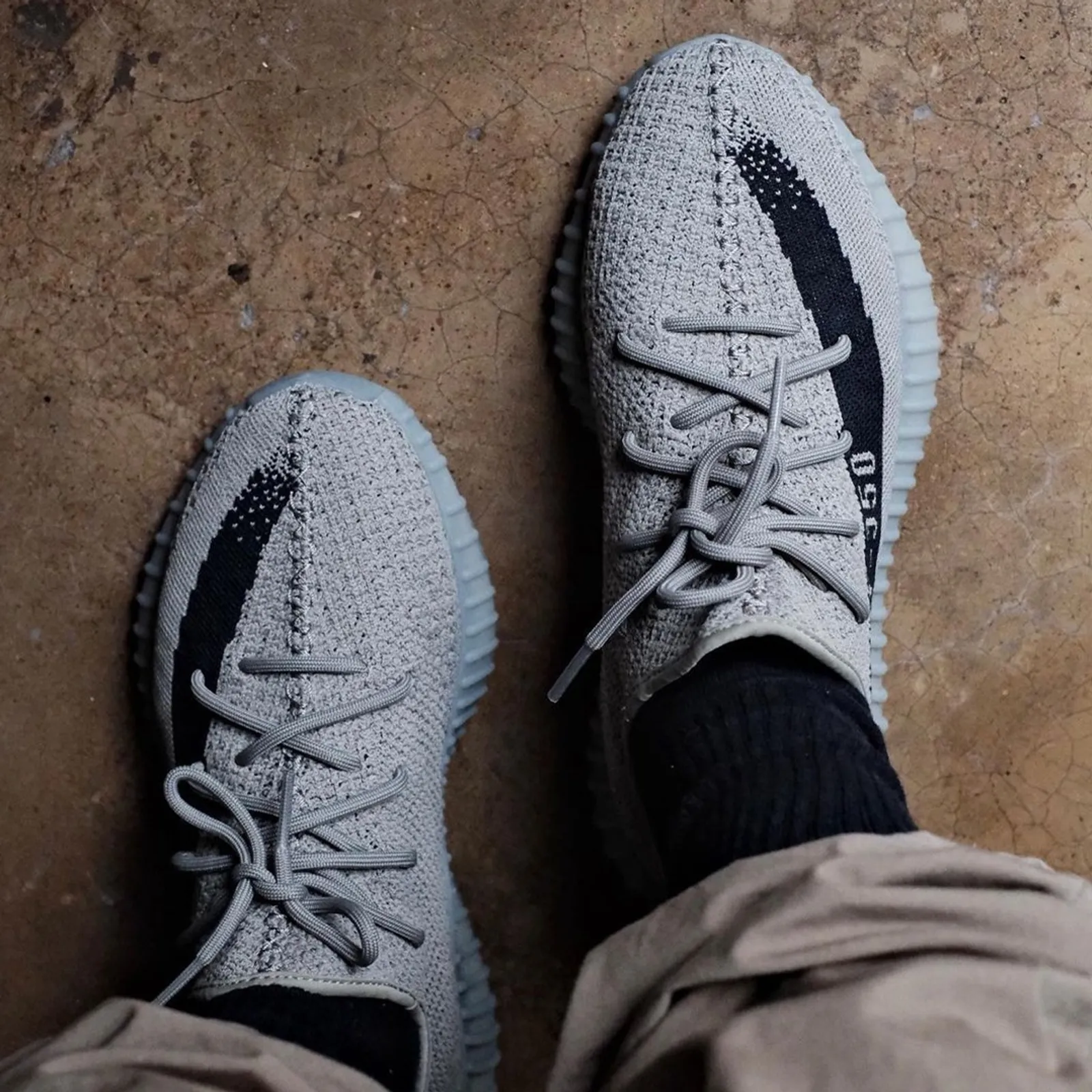 Intip Detail YEEZY BOOST 350 V2 Warna Terbaru, 'Granite'