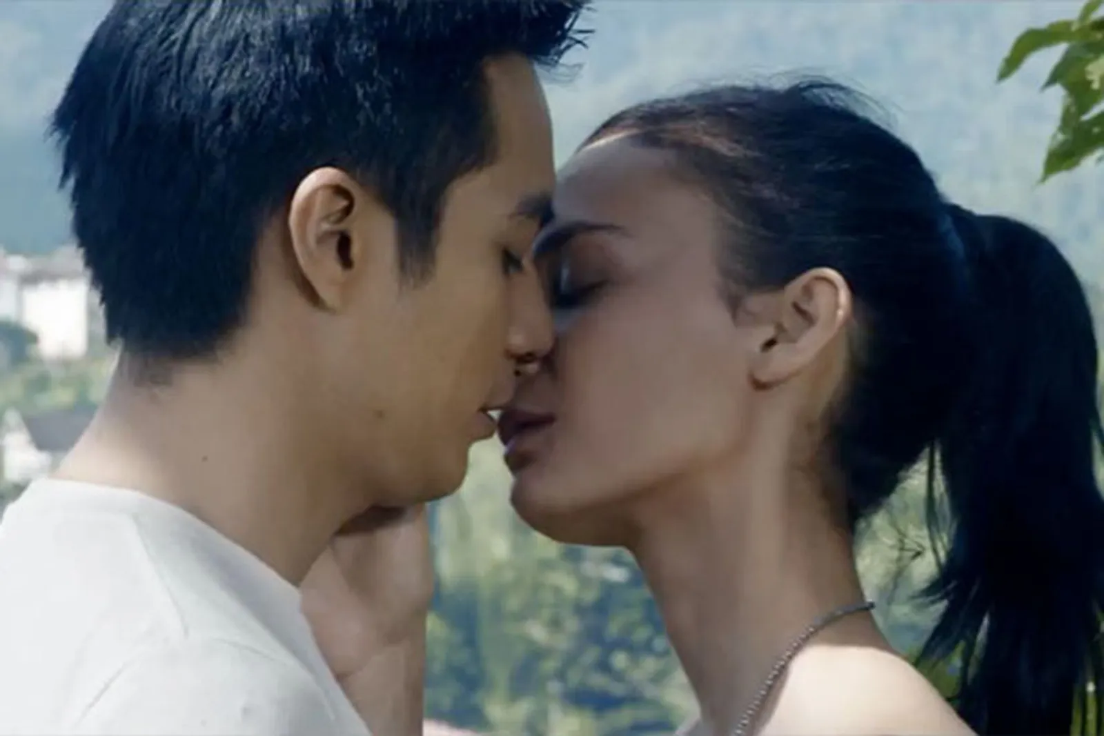 7 Adegan Panas Baim Wong dalam Film, Dari Ciuman Hingga Seks!