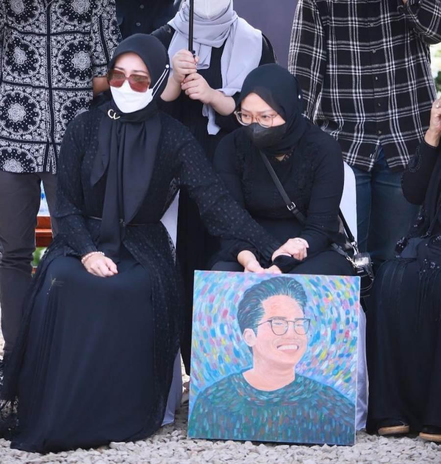 Ini Lukisan Karya Zara untuk Mengenang Sang Kakak, Mendiang Eril