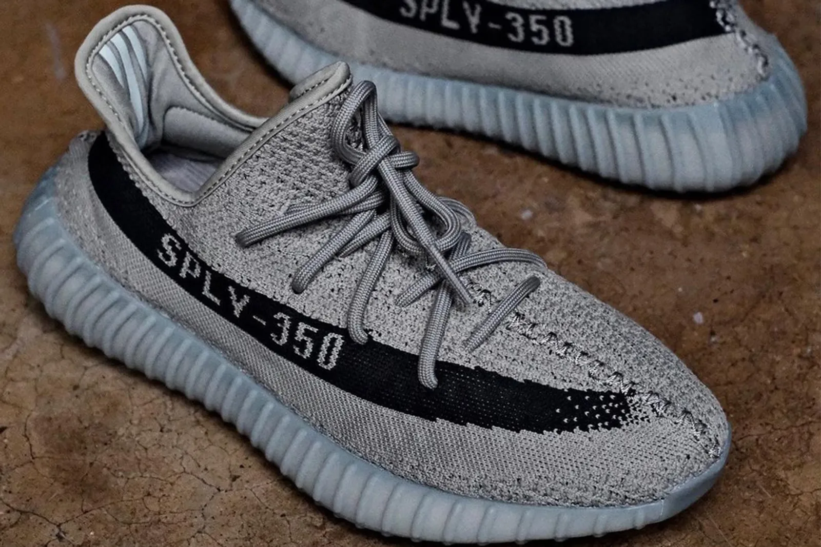 Intip Detail YEEZY BOOST 350 V2 Warna Terbaru, 'Granite'