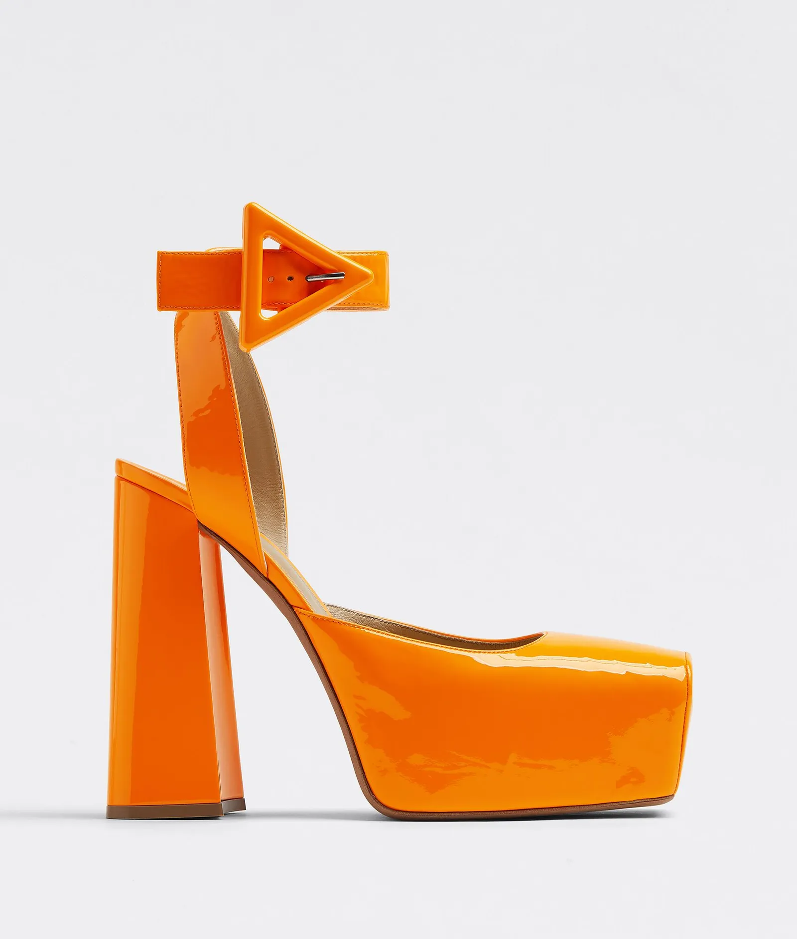 #PopbelaOOTD: Rekomendasi High Platform Shoes yang Kekinian