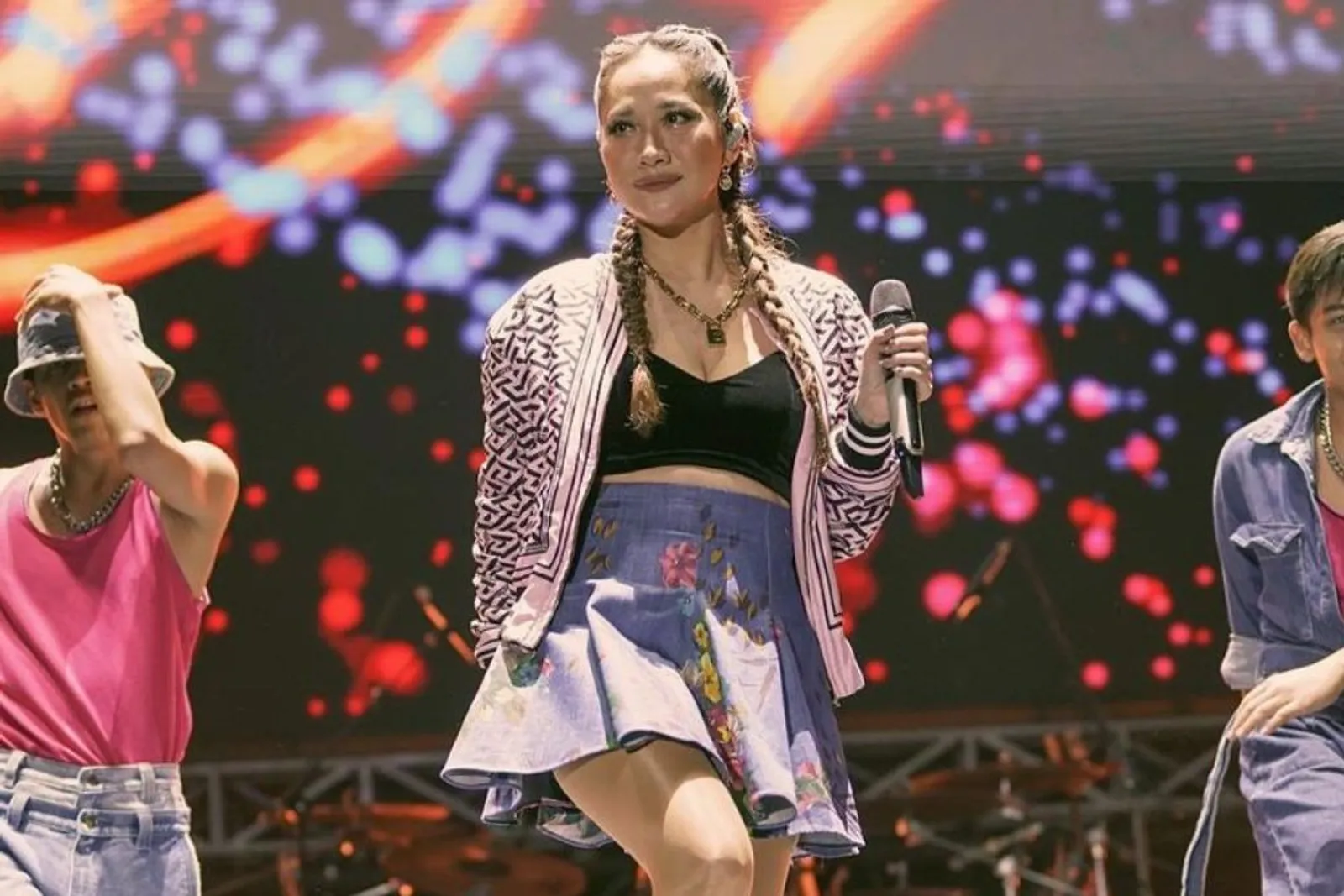 Potret Energik dan Cantik Bunga Citra Lestari di Atas Panggung