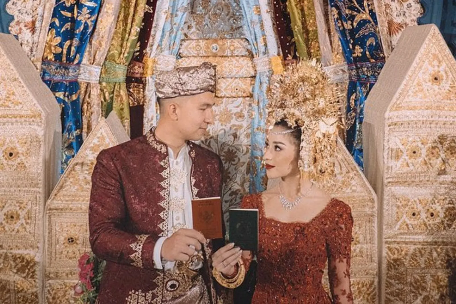 Pakai Adat Minang, Begini Hangatnya Penampilan Para Artis Saat Menikah