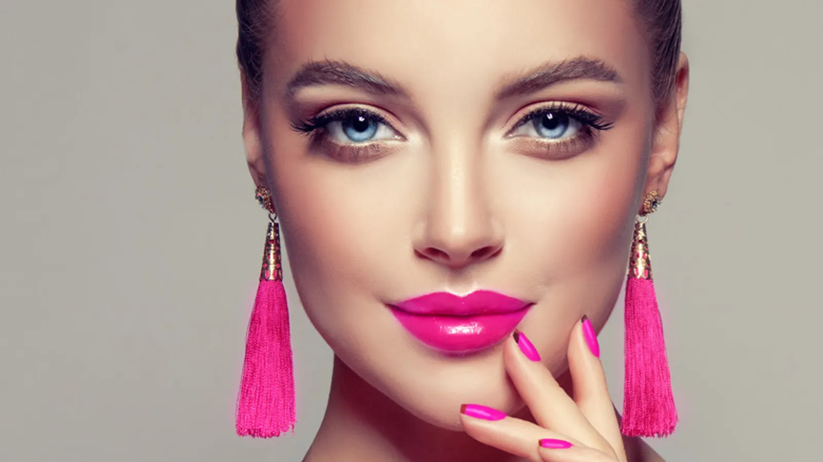 6 Rekomendasi Lipstik Fuchsia yang Bisa Kamu Coba 