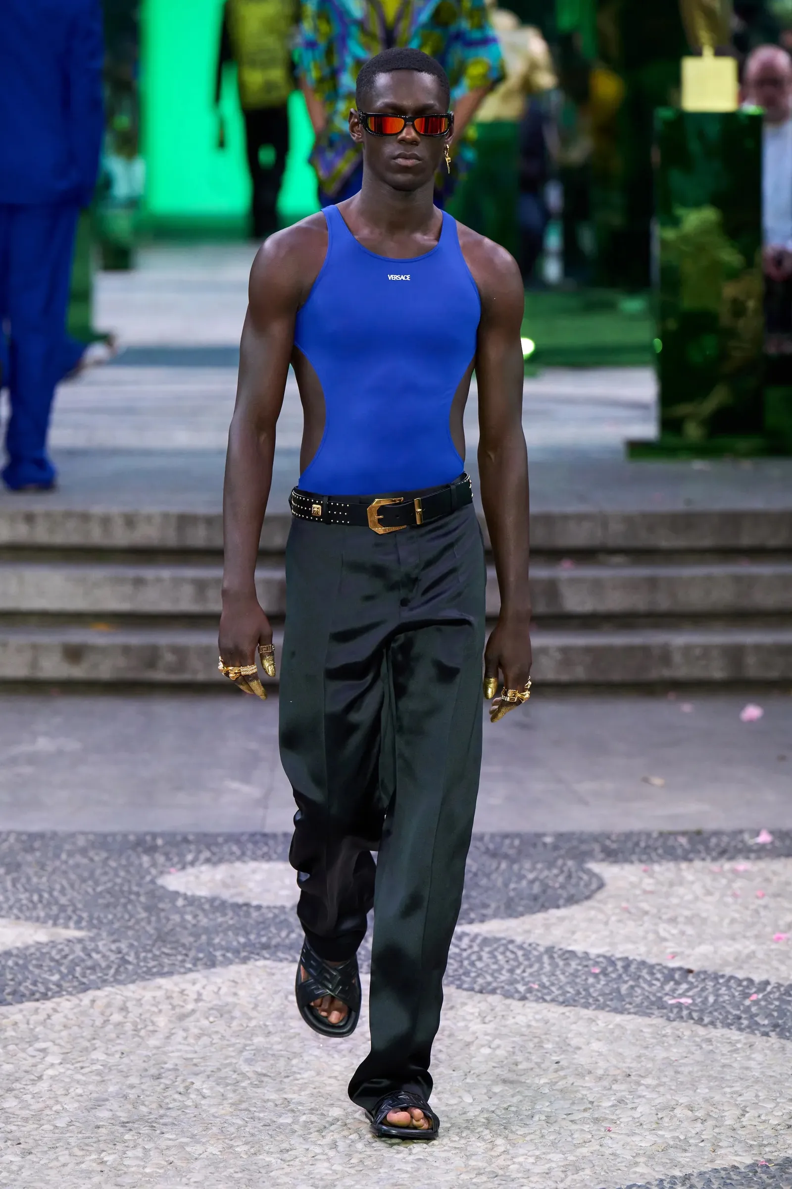 5 Detail Menarik dari Koleksi Versace Menswear Spring 2023