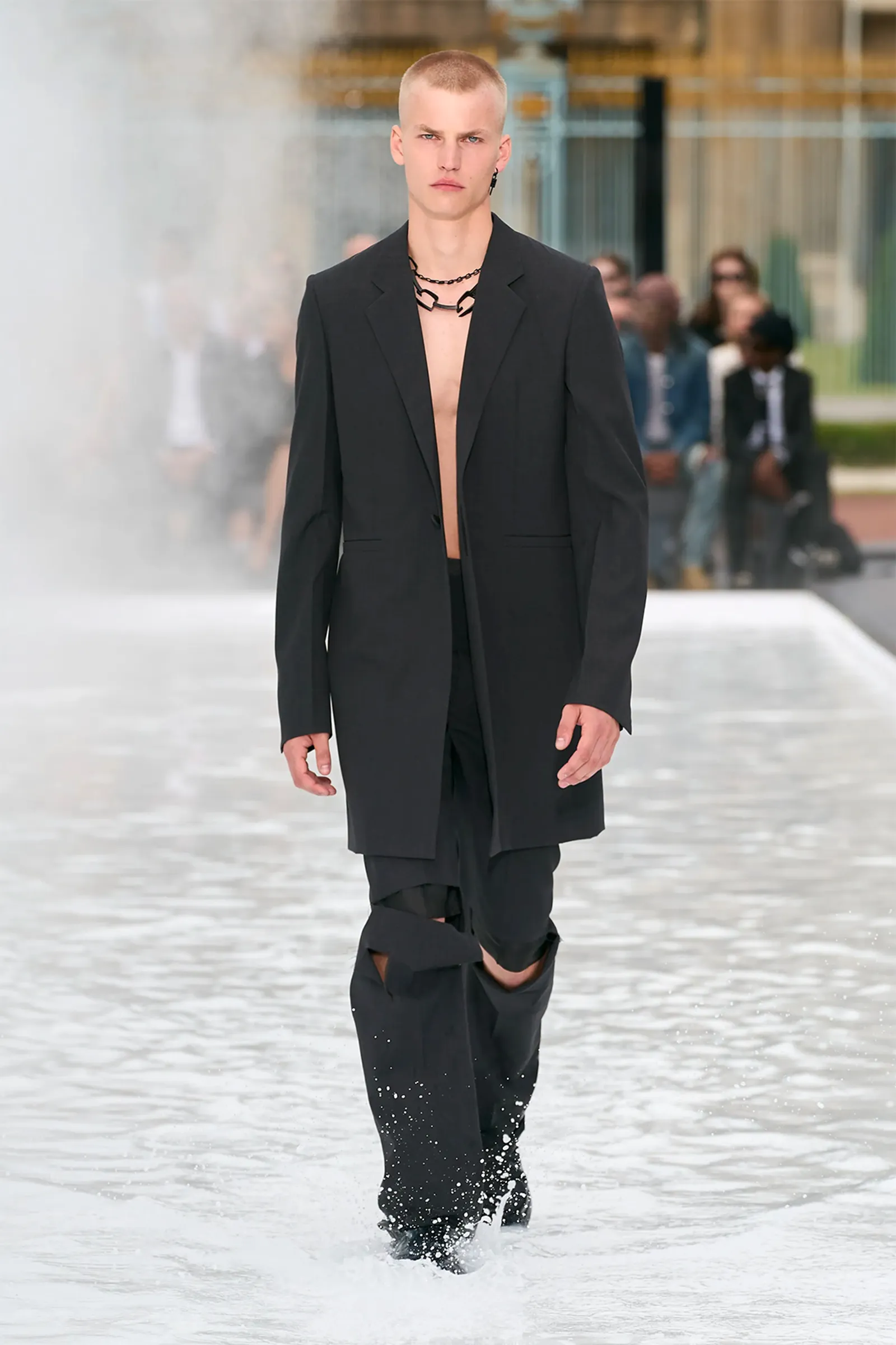 Koleksi Edgy Givenchy Menswear Spring/Summer 2023