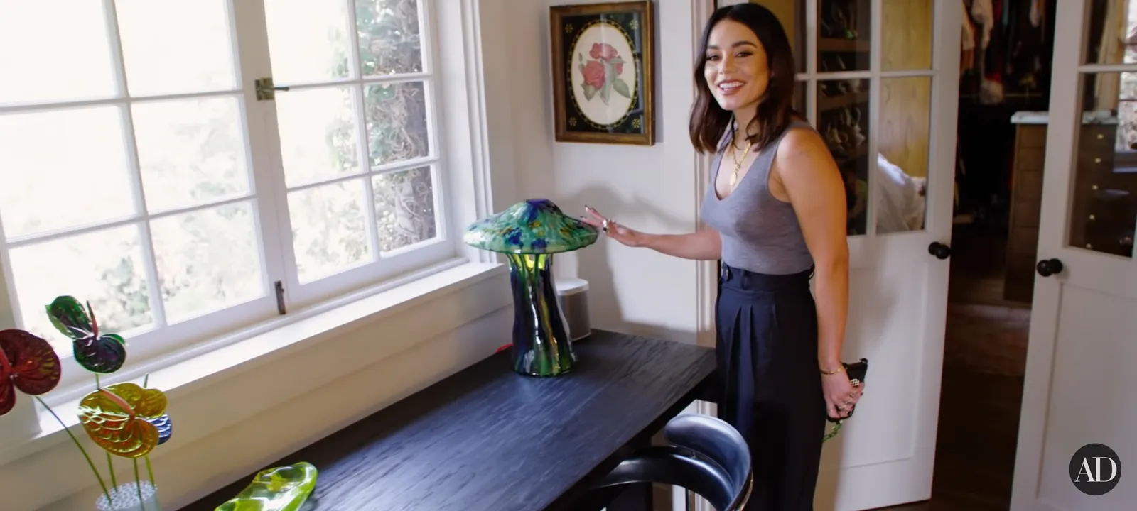 Terasa Hangat, Ini Rumah Vanessa Hudgens yang Bergaya Vintage-Classic